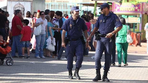 Agentes de la Policía Nacinoal durante el operativo de la pasada Feria en Córdoba