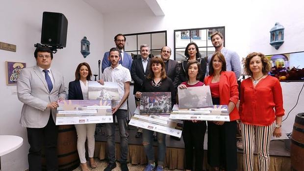 Foto de familia de los premiados y los patrocinadores