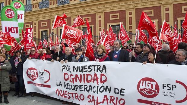 Protesta del sindicato UGT ante el Palacio de San Telmo