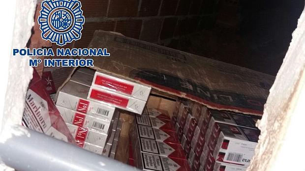 Tabaco oculto en el zulo localozado por la Policía Nacional