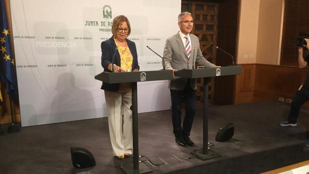 La consejera de Educación de la Junta de Andalucía, Adelaida de la Calle, en rueda de prensa