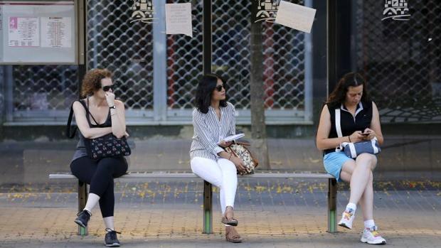 Tres mujeres, sobre las 8.30 de este miércoles en la avenida de Barcelona