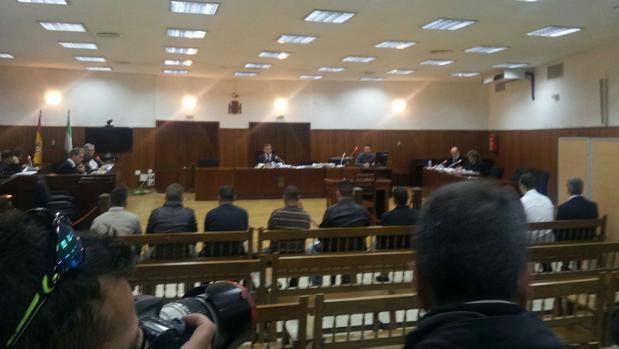 Los acusados, durante el juicio