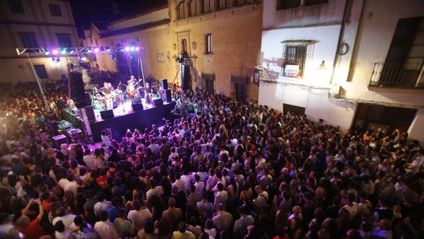 Actuación en la plaza del Potro en la Noche Blanca de 2015