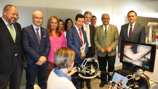 El consejero Arellano junto al rector de la UCO ayer en el Imibic