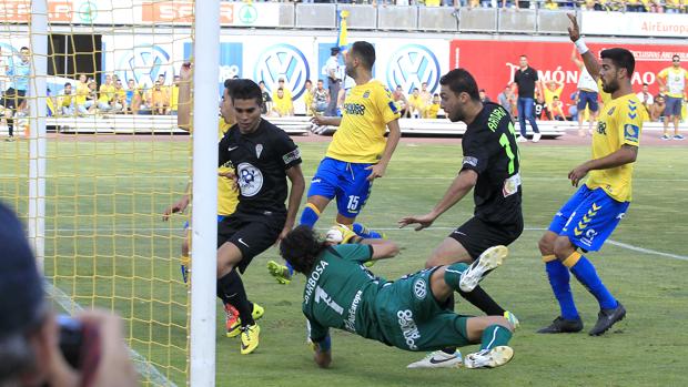 Uli Dávila marca el gol del ascenso a Primera hace dos años