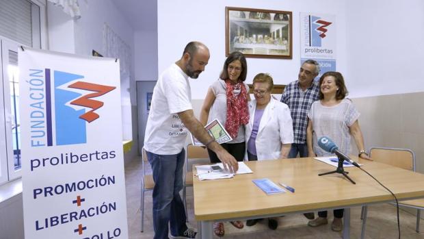 Eduardo García, a la izquierda, en la rueda de prensa de este miércoles