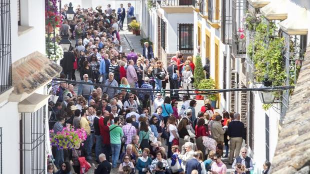 Colas de asistentes a los patios de San Basilio, en el certamen del pasado mes