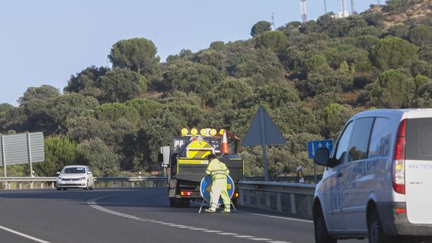 Efectivos trabajando en un accidente anterior en la misma autovía