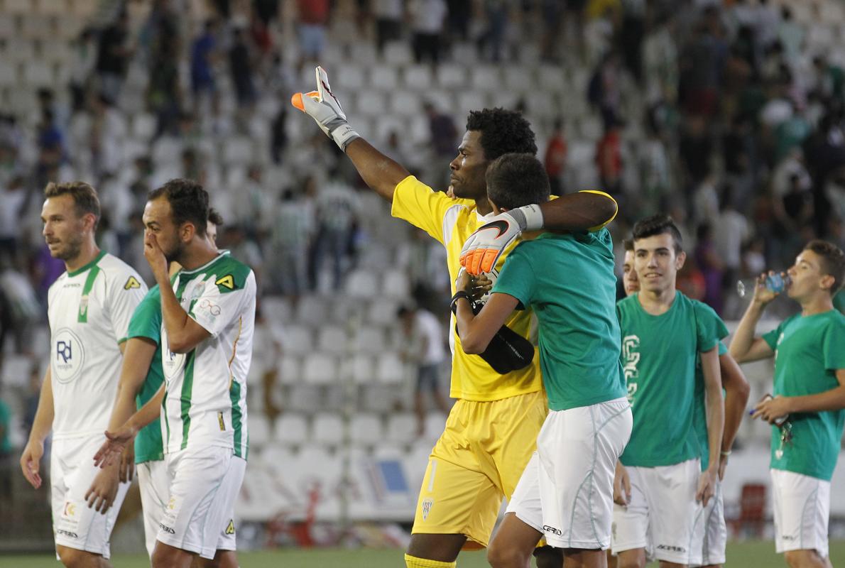 Razak celebra un triunfo en El Arcángel