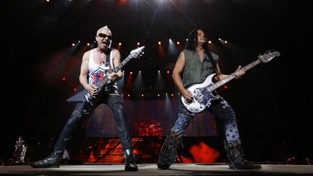 Scorpions, durante un momento del concierto en Córdoba