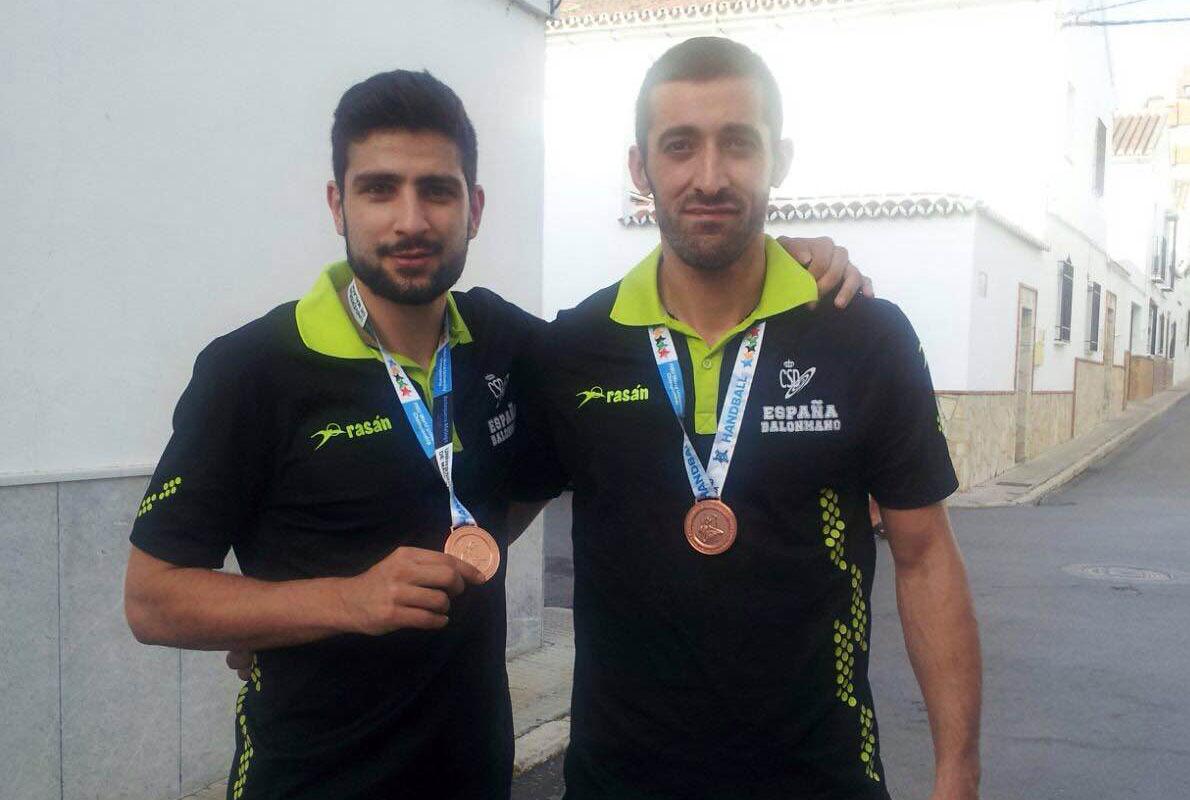 Del Castillo y Requena, con sus medallas