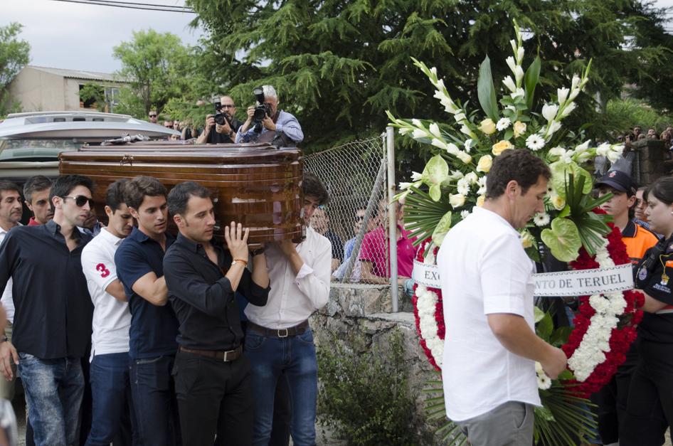 Un momento del funeral del torero corneado mortalmente