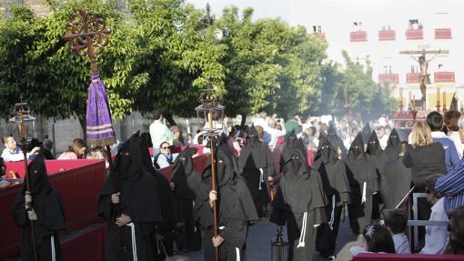 La Hermandad Universitaria, el Martes Santo de 2014, su primer año en la carrera oficial