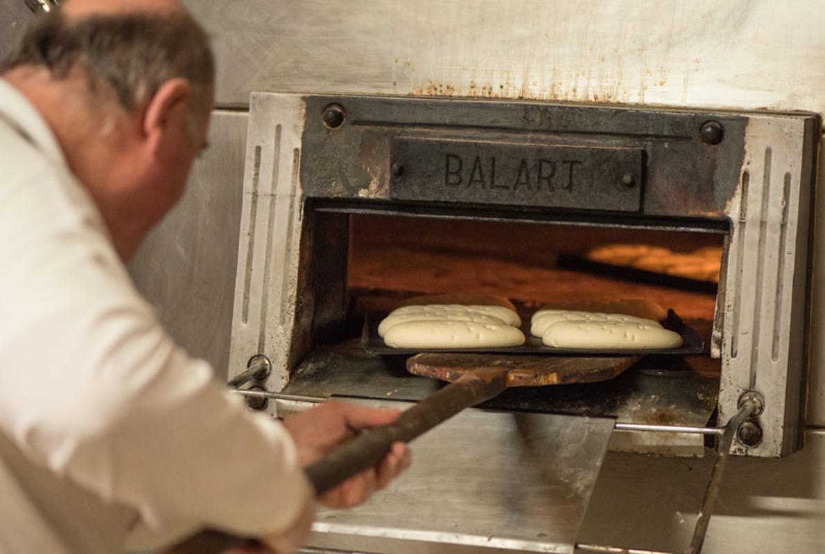 Horno de la panadería El Brillante, famosa por su especialidad: el pastel cordobés