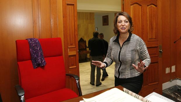 La alcaldesa, Isabel Ambrosio, durante un Pleno municipal