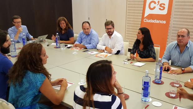 El secretario de Organización de Ciudadanos, Fran Hervías, durante su reunión ayer en Sevilla