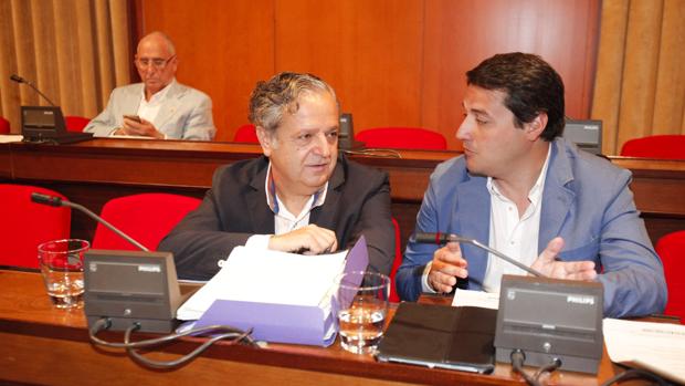 Salvador Fuentes y José María Bellido en el último Pleno