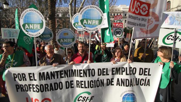 Manifestación de sindicatos y profesores de religión en Sevilla