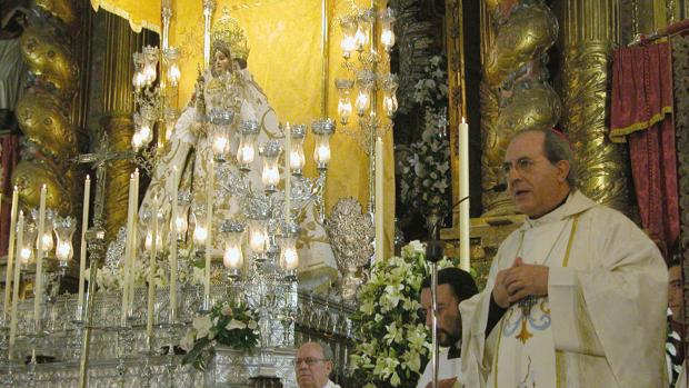 Besamanos de la Virgen de Araceli para clausurar el Año de la Misericordia