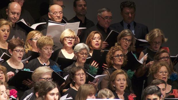 Coral del Conservatorio de Lucena durante una actuación