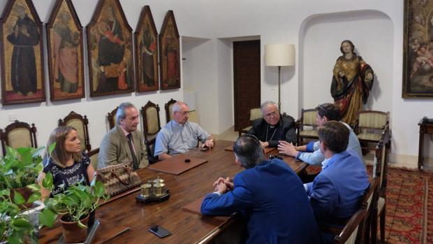 El Obispo da su visto bueno al nuevo proyecto de carrera oficial