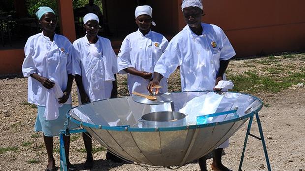 «Creamos cantinas en 30 colegios para enseñar a los haitianos a cocinar»