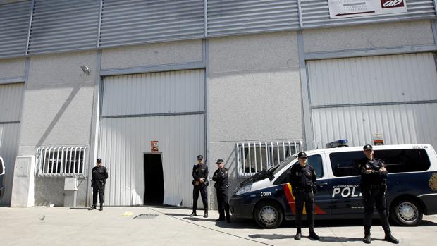 Miembros de la Policía Nacional, durante una operación antidroga