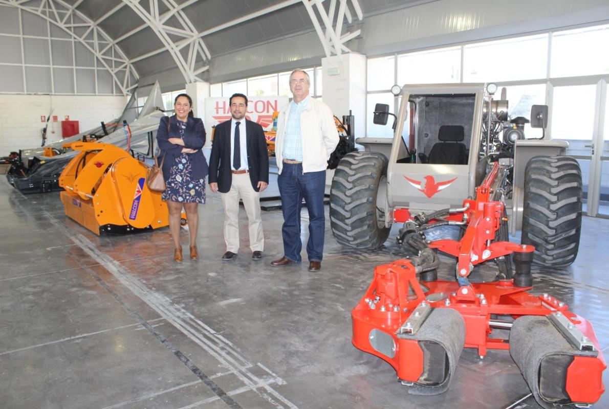 Los representantes municipales, en la Feria del Olivar