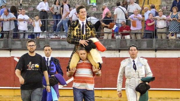 Dos orejas para Luque y una para Castaño en la primera de la feria de Priego de Córdoba