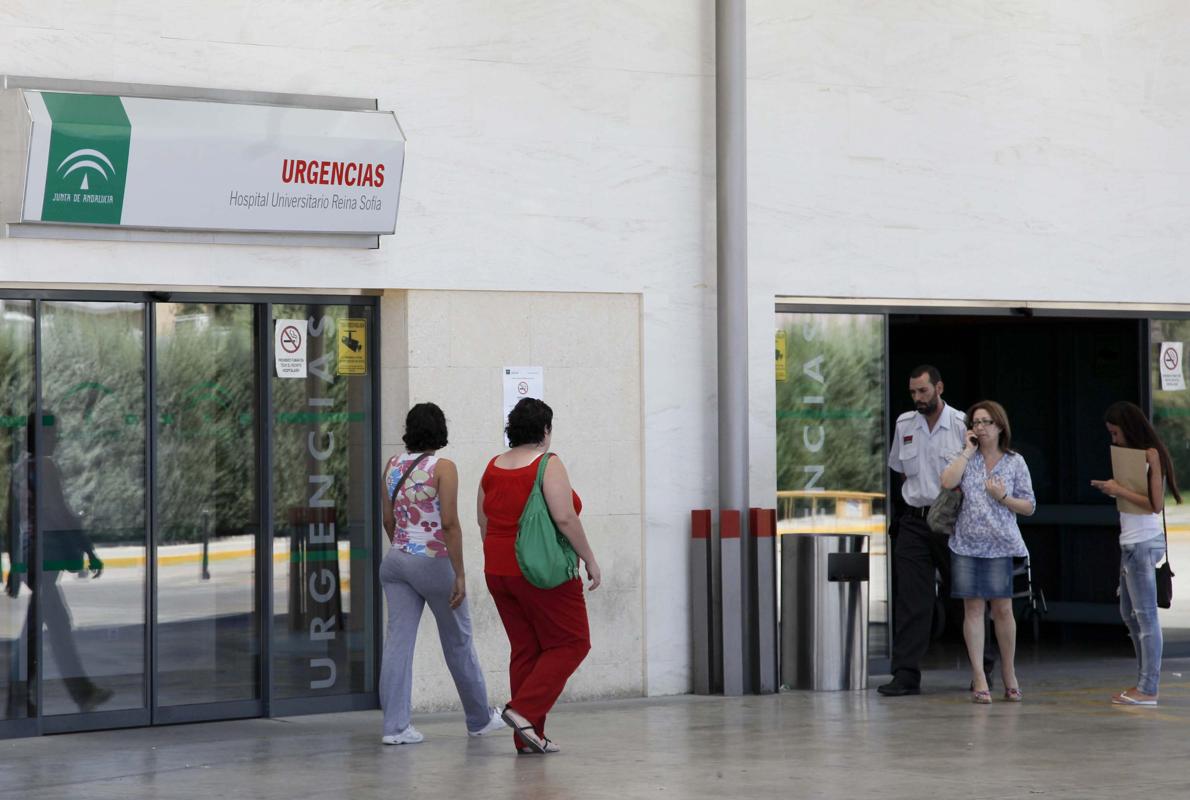 Entrada del servicio de Urgencias del Hospital Reina Sofía