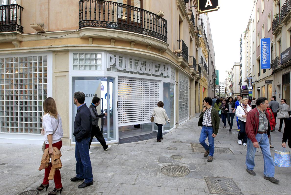 Tiendas en la calle Gondomar, la más cotizada del Centro