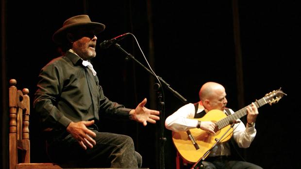 El Cabrero durante una actuación en la Noche Blanca del Flamenco