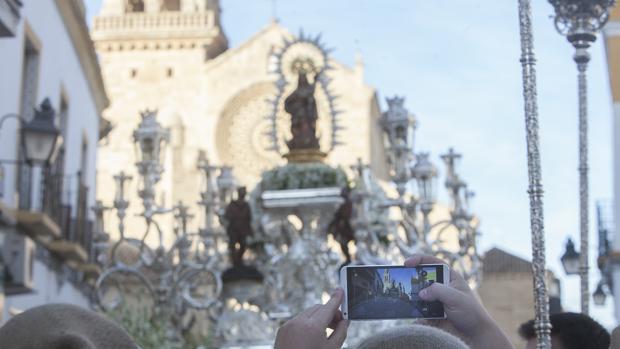 La Virgen de Villaviciosa de Córdoba celebra esta tarde su procesión desde San Lorenzo