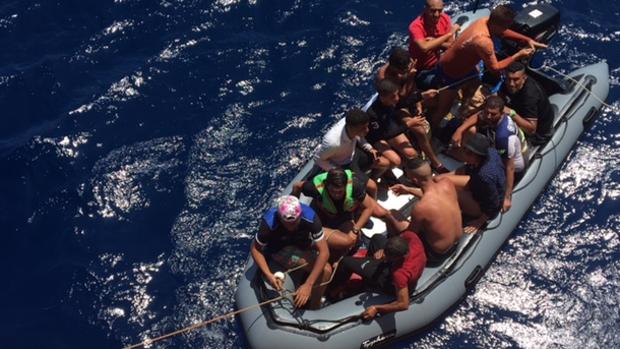 Patera con immigrantes interceptada en laguas de Almería