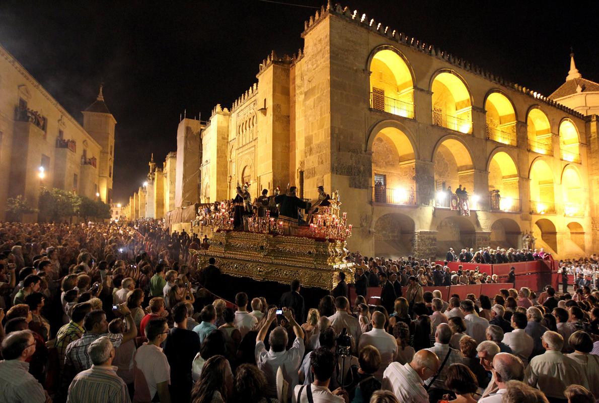 La hermandad de la Sentencia, durante el Vía Crucis Magno