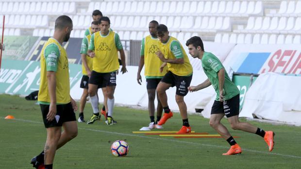 La plantilla del Córdoba, en un entrenamiento