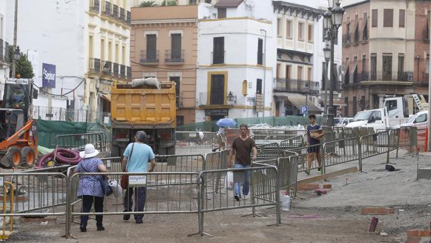 Obras del Ayuntamiento en la calle Capitulares de Córdoba