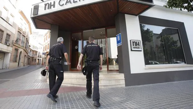 Policía Nacional controlando hoteles y establecimientos del centro