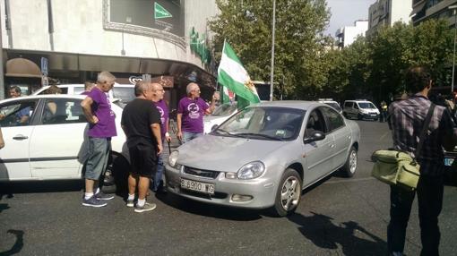 Miembros del círculo de Podemos Poniente en la protesta