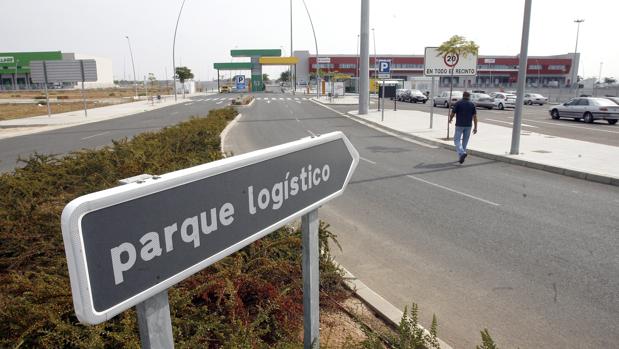 Vial de acceso al Parque Logístico de Córdoba en la A-431