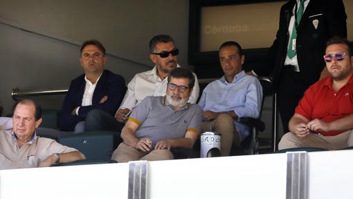 El presidente del Córdoba CF, Carlos González, en el palco