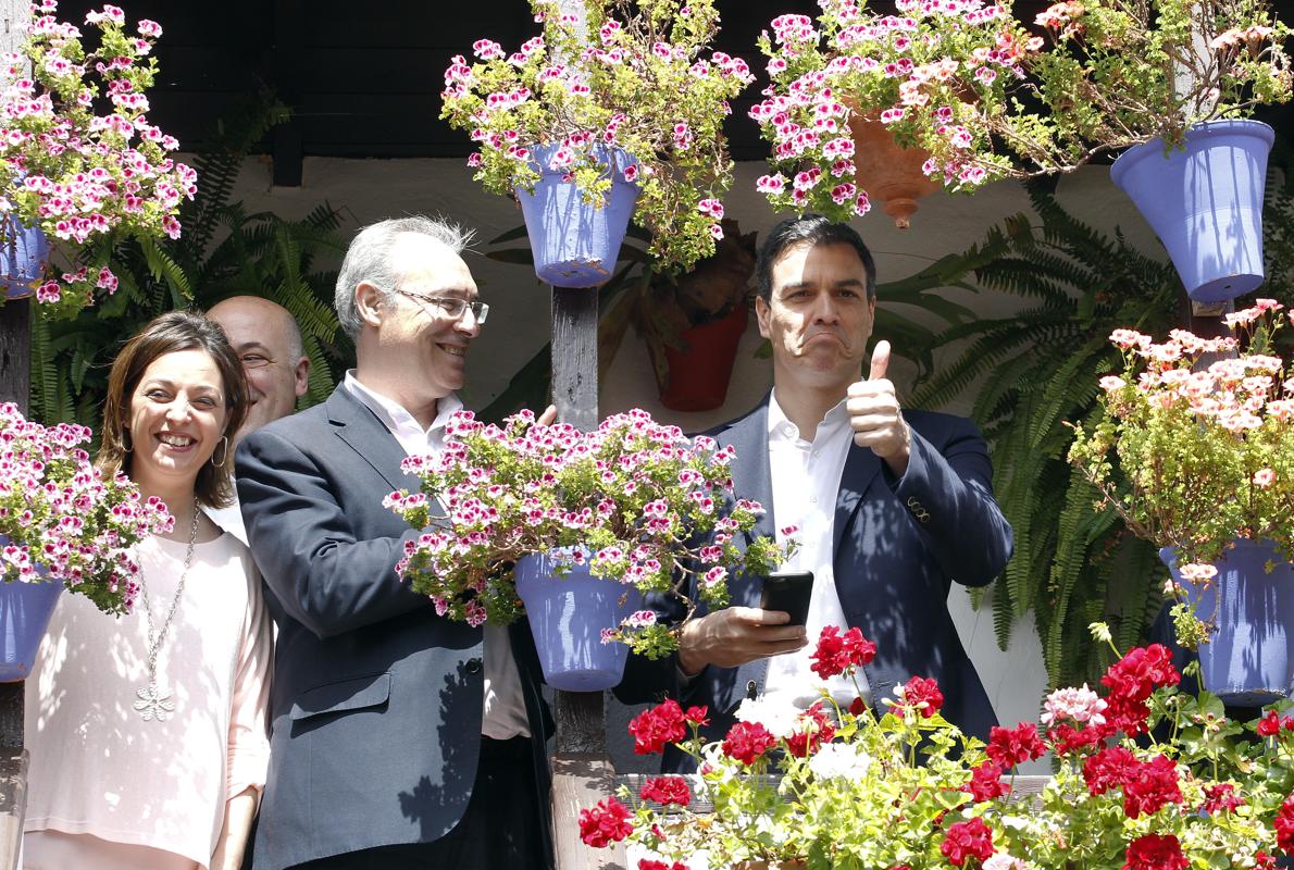 Pedro Sánchez, con Durán y Ambrosio, en los Patios el 15 de abril