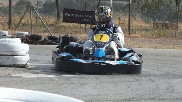 Un piloto de kart en la pista de Villafranca