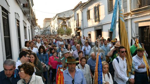 La Virgen de Luna regresa a la ermita acompañada de cientos de jarotes