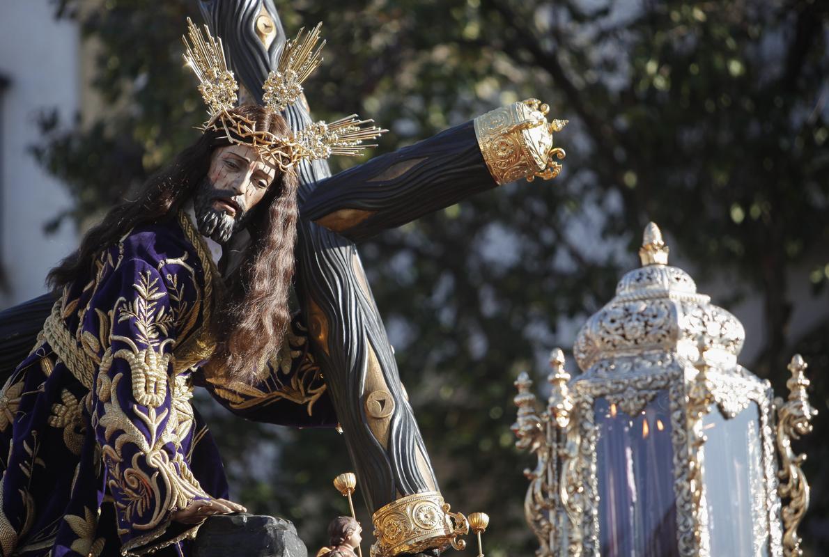 Nuestro Padre Jesús Caído, durante su procesión