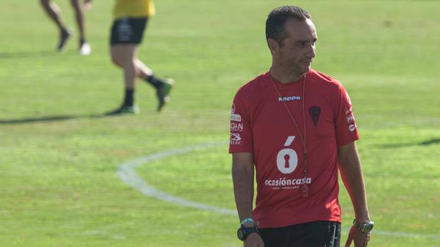 José Luis Oltra durante un entrenamiento