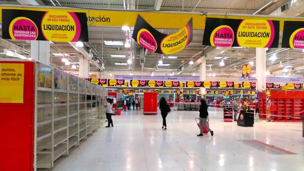 Aspecto que presentaba ayer el supermercado Eroski de Córdoba