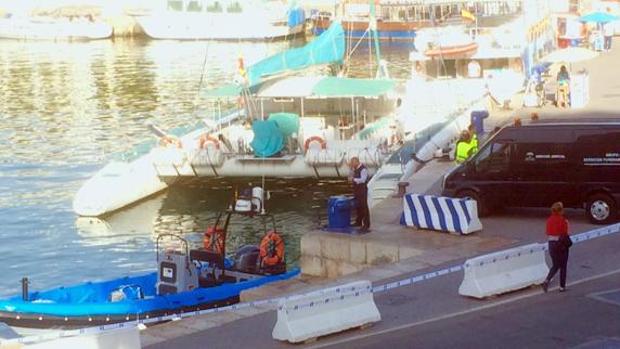 El lugar del puerto de Málaga donde ha sido hallado flotando el cadáver de un hombre de mediana edad