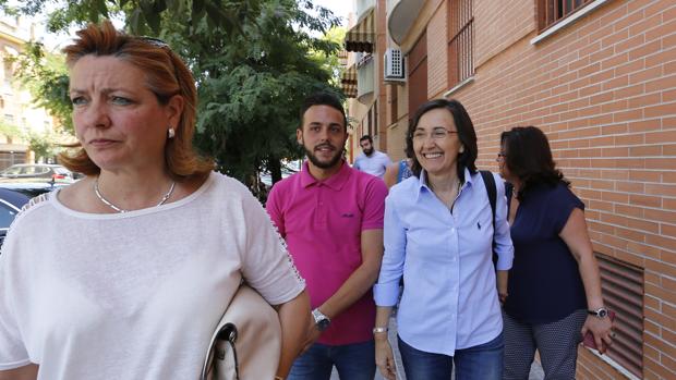 Cristian Menacho junto a Rosa Aguilar e Inmaculada Durán